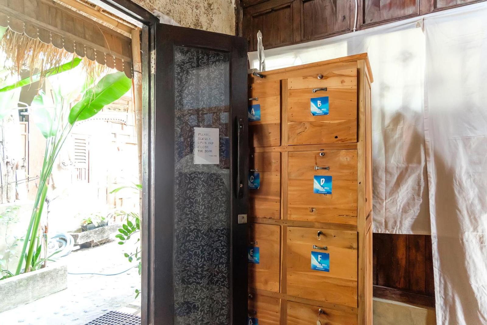 Twospaces Living At Wave And Chill House, Canggu Exteriör bild